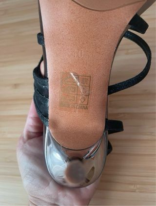 Sandalias tacón negras y plateadas