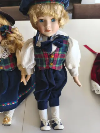 Pareja de muñecas de porcelana