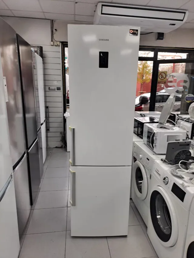 Nevera marca Samsung combi a++ nofrost