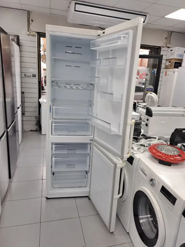 Nevera marca Samsung combi a++ nofrost