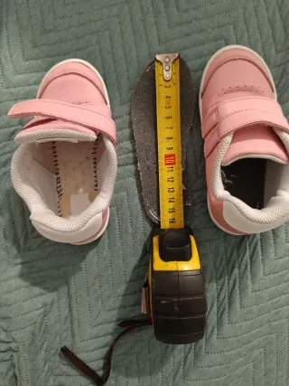 Zapatillas deportivas rosas Decathlon número 26