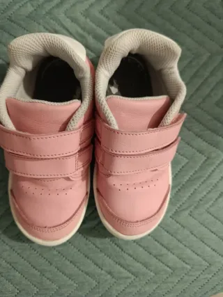 Zapatillas deportivas rosas Decathlon número 26