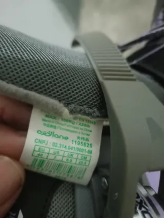 Patines en línea grises y negros