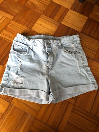 Calções de ganga desfiados