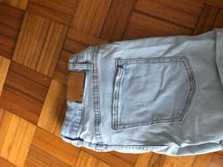 Calções de ganga desfiados