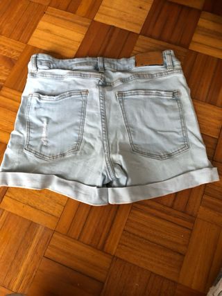 Calções de ganga desfiados