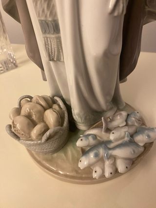 Statua Lladro Gesù con pani e pesci