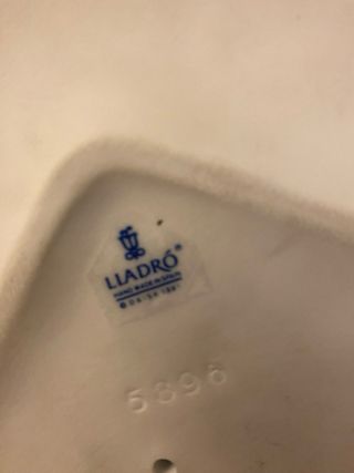 Statua Lladro Gesù con pani e pesci