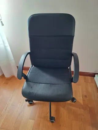 Silla de oficina ergonómica negra y gris