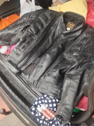 Chaqueta de moto cuero negra