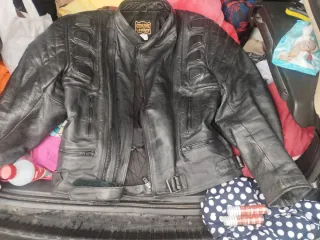 Chaqueta de moto cuero negra