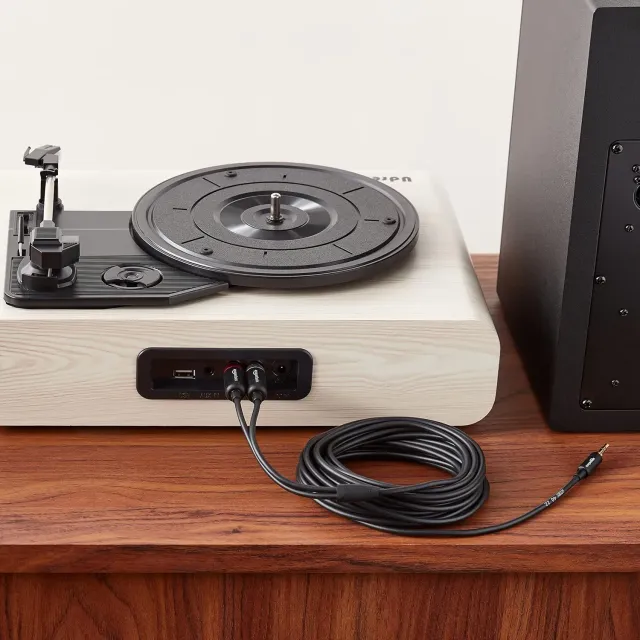 Cavo adattatore audio Amazon Basics da 7,6 m