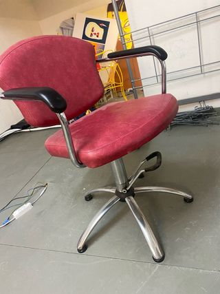 Silla de peluquería hidráulica roja