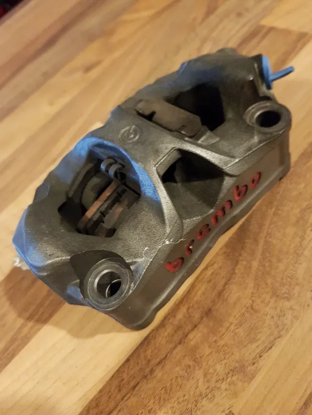 Pinza freno Triumph Tiger 1200 Brembo delantera R