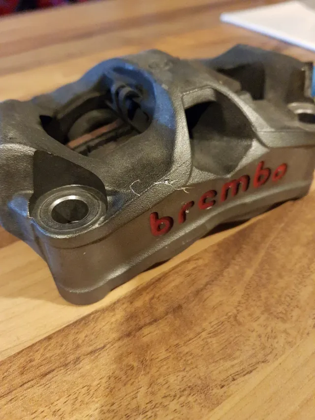 Pinza freno Triumph Tiger 1200 Brembo delantera R