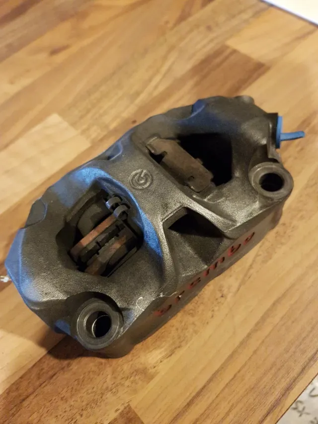 Pinza freno Triumph Tiger 1200 Brembo delantera R