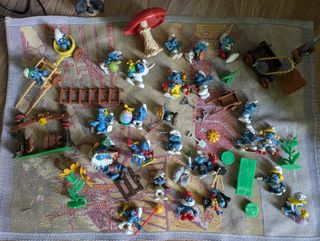 Puffi anni '80 assortiti con accessori