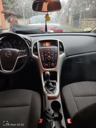 Opel Astra 2011