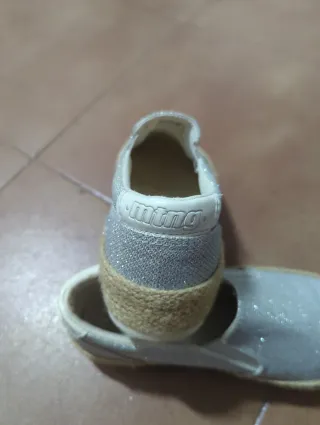 Zapatillas plateadas