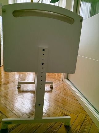 Minicuna madera blanca con juguete - colecho