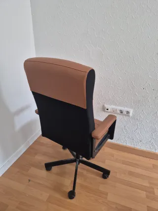 Silla de oficina ejecutiva polipiel marrón