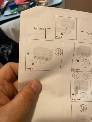 Gabbia per uccelli con 4 mangiatoie