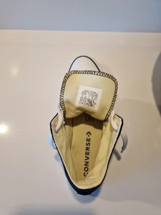 Zapatillas Converse Negras y Blancas