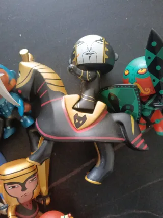 Lote di figurine da collezione e giocattoli