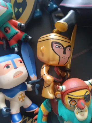 Lote di figurine da collezione e giocattoli