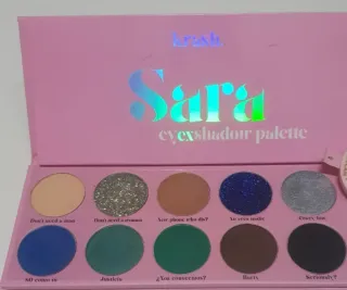Paleta de Sombras Sara Krash Cosmetics.  Swatchead