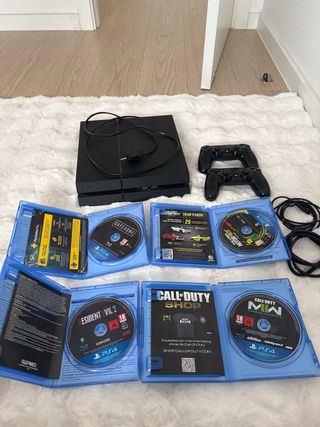 PS4 (PlayStation 4) + 2 Mandos + 4 Juegos