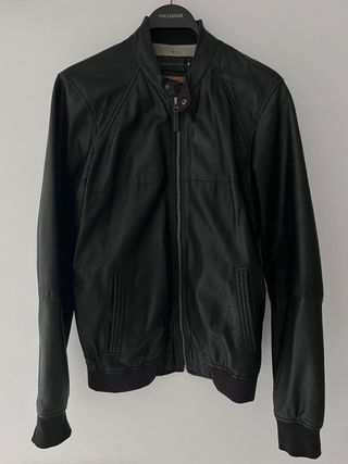 Chaqueta de piel negra