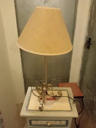 Lámpara de mesa pequeña