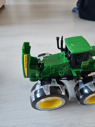 Trattore giocattolo John Deere con luci sulle ruote