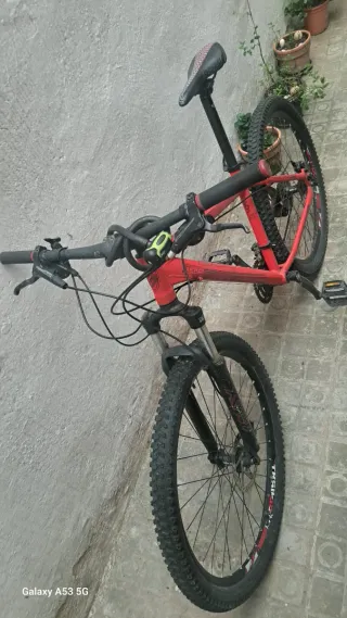Bicicleta de Montaña Roja
