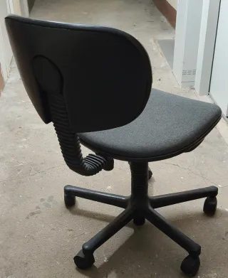 Sedia da ufficio grigia