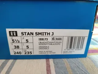 Adidas Stan Smith con etiqueta
