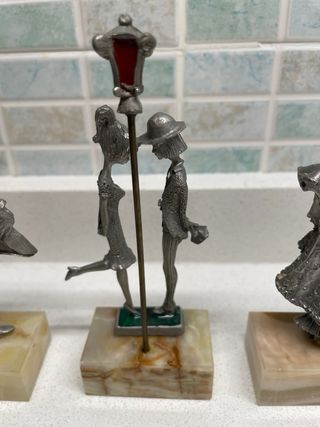 Set 3 statuine peltro vintage, base marmo