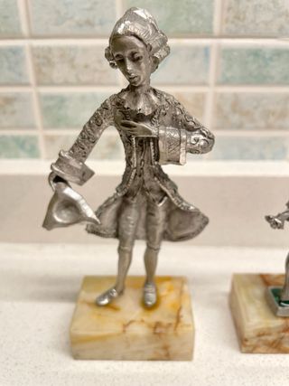 Set 3 statuine peltro vintage, base marmo