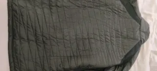 Plumas hombre negro y rojo