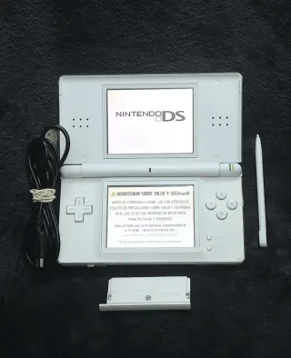 Nintendo DS Lite Blanca + Lápiz y cargador