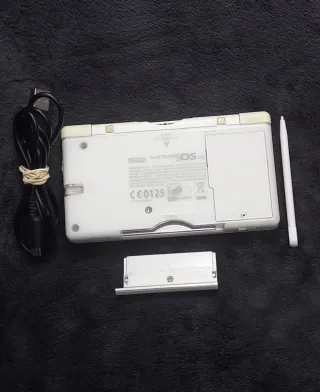 Nintendo DS Lite Blanca + Lápiz y cargador