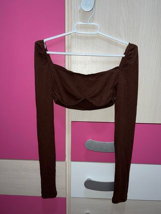 Crop top manga larga marrón
