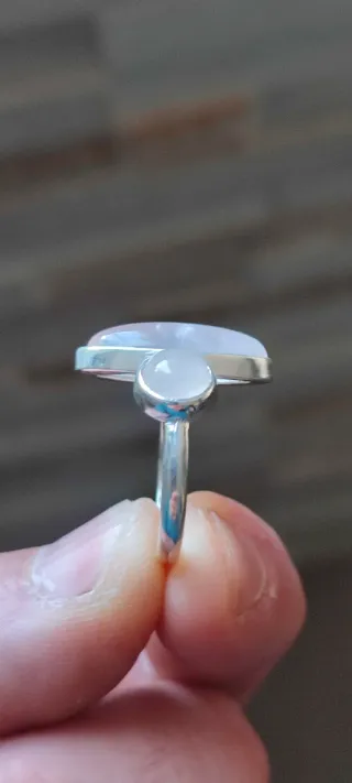 Anillo ajustable de plata y cuarzo Rosa.