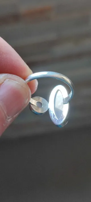 Anillo ajustable de plata y cuarzo Rosa.