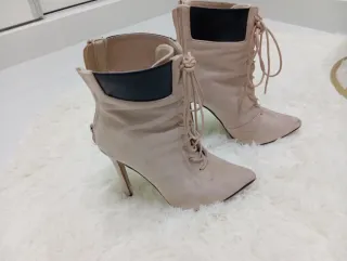 Botines Beige con Cordones