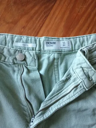 Pantalón Bershka verde ancho
