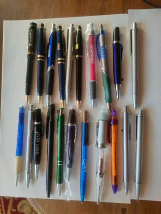 Lote 21 bolígrafos variados