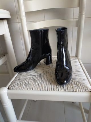 Botines de piel charol negro tacón 6 cm