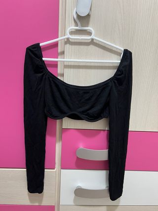 Crop top manga larga negro